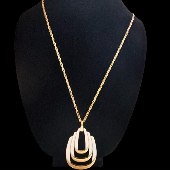 Crown Trifari gold tone enamel long excellent condition - Picture 11 of 11